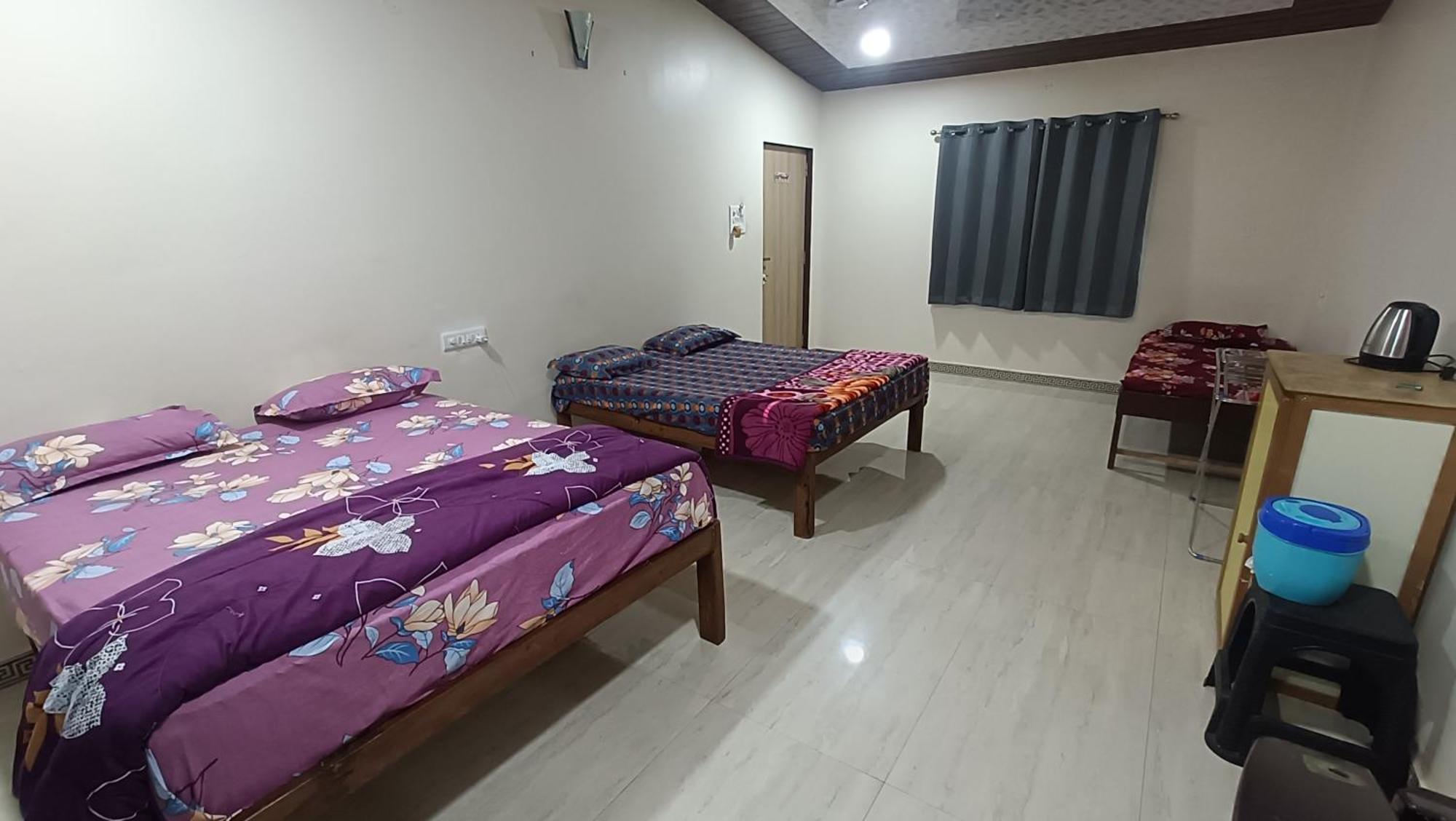 The Royal Ascot Holiday Home Alibag Bilik gambar
