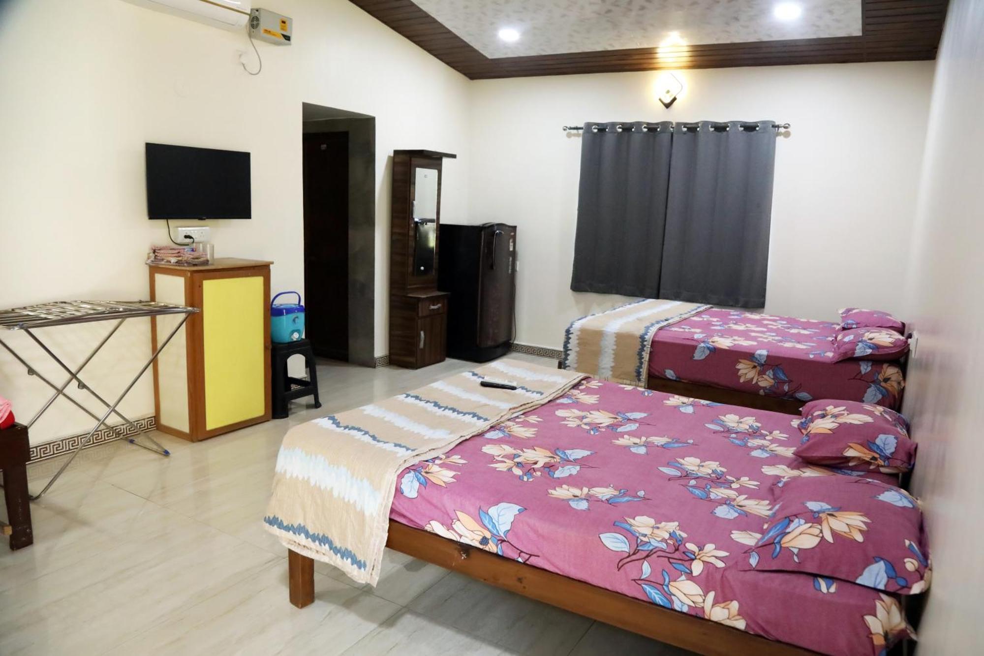 The Royal Ascot Holiday Home Alibag Bilik gambar
