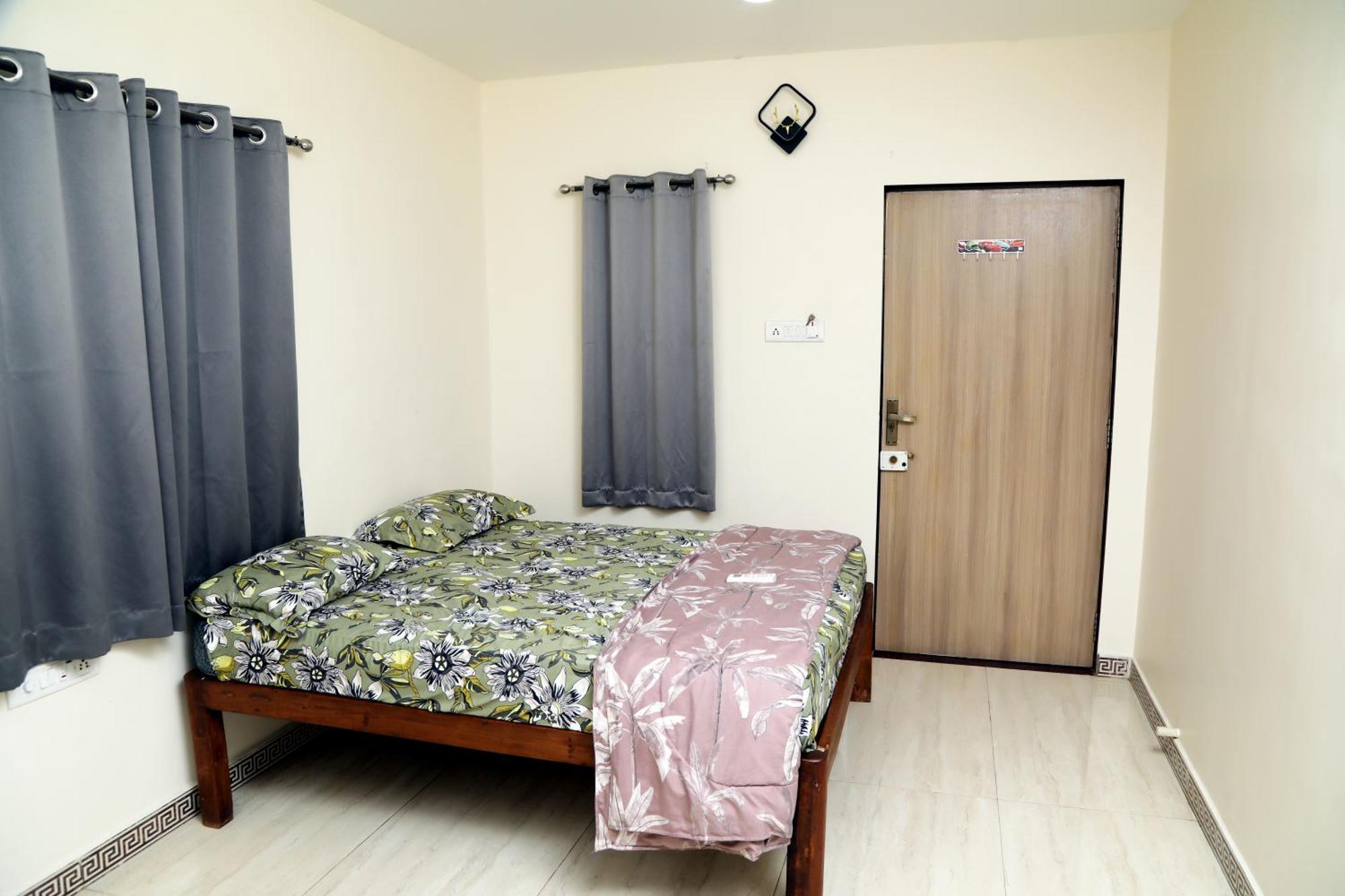 The Royal Ascot Holiday Home Alibag Bilik gambar