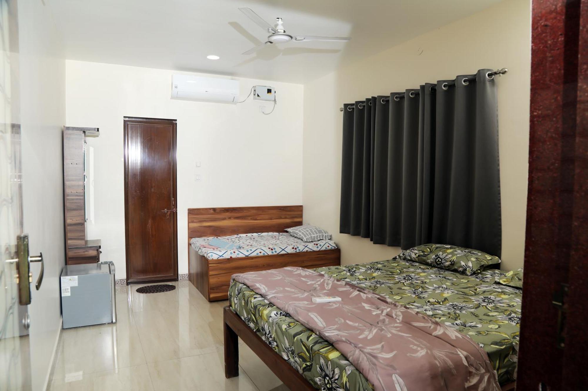 The Royal Ascot Holiday Home Alibag Bilik gambar