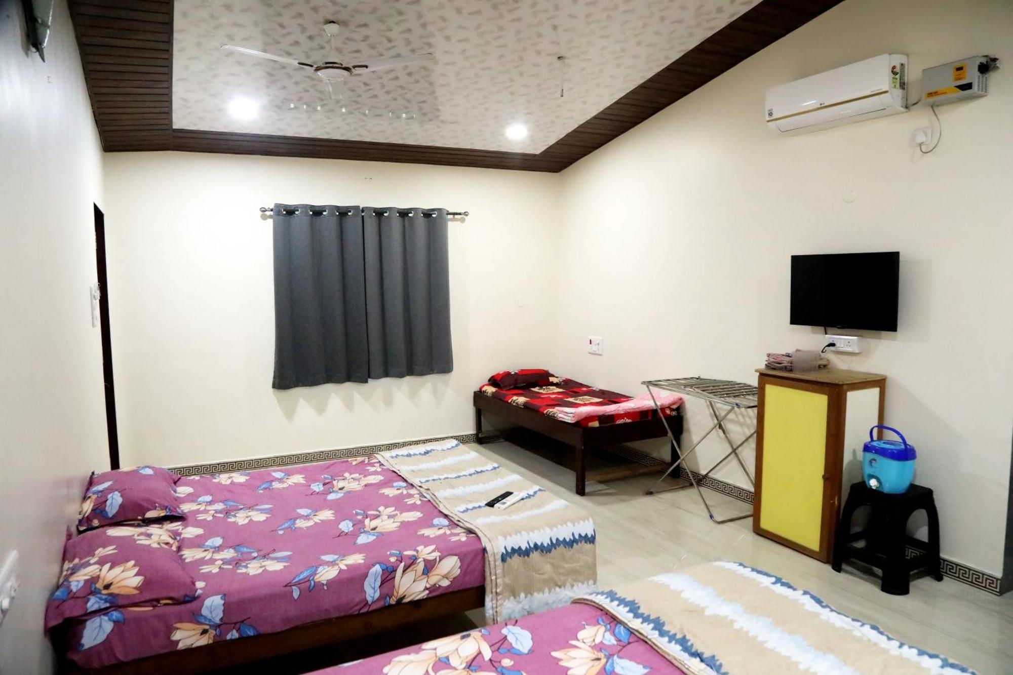 The Royal Ascot Holiday Home Alibag Bilik gambar